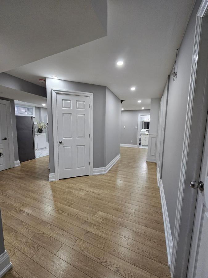 Basement Apartment In Luxury Beach House Toronto Esterno foto