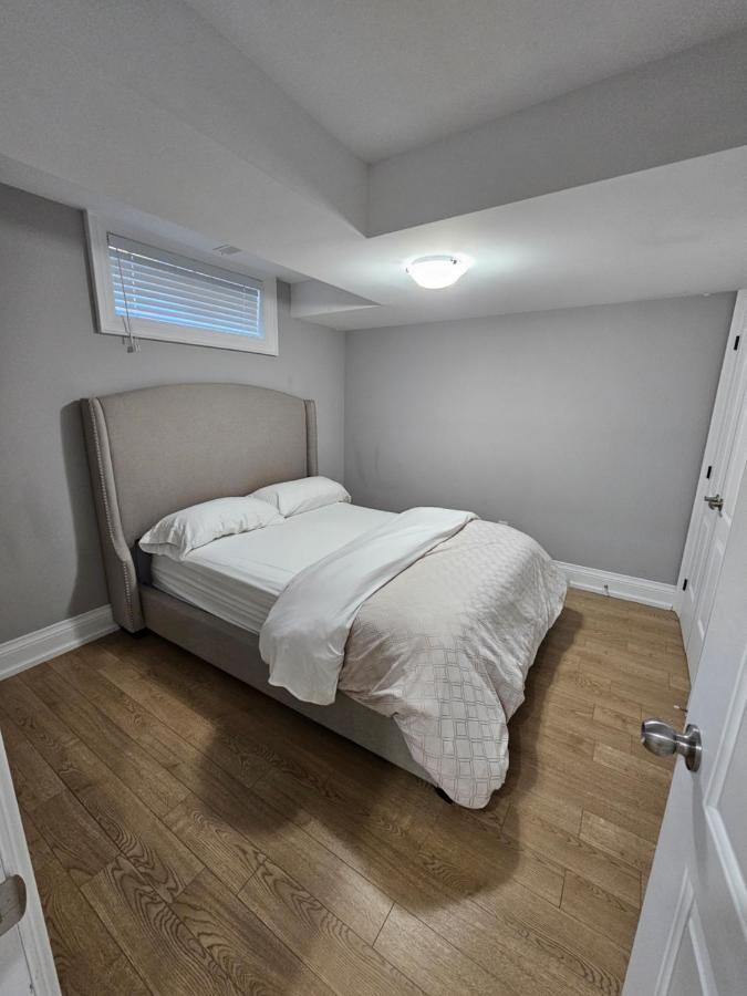 Basement Apartment In Luxury Beach House Toronto Esterno foto