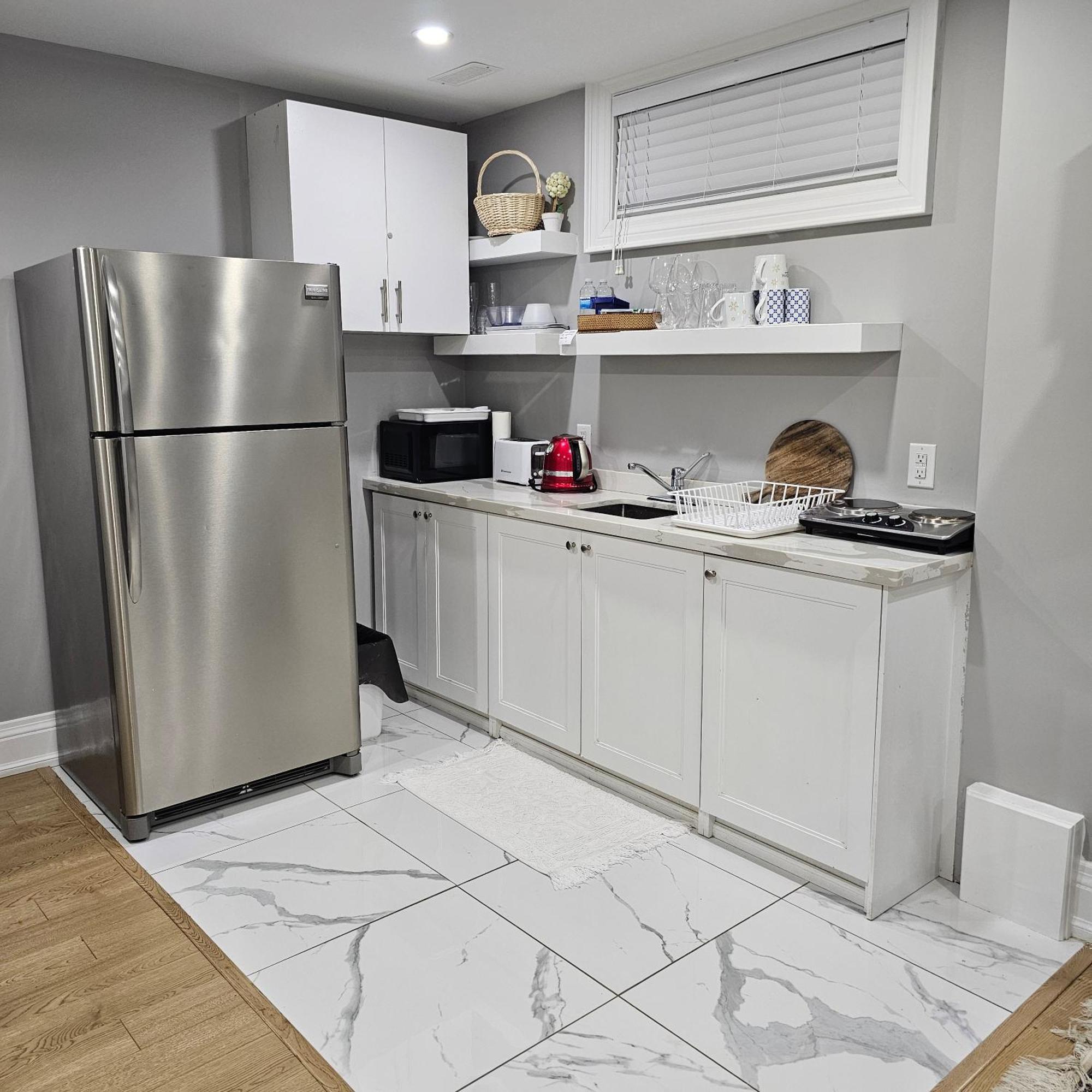 Basement Apartment In Luxury Beach House Toronto Esterno foto